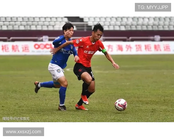 内蒙古中尤迎战成都兴城争夺足球联赛关键胜利的精彩对决