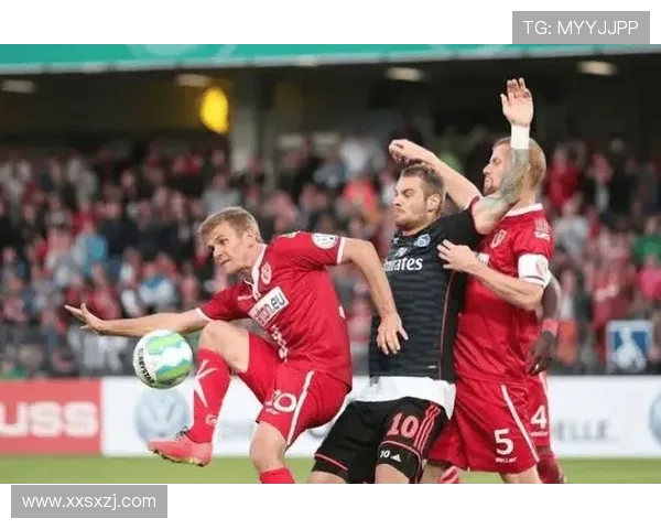 周一011汉堡主场迎战科隆双方争夺关键三分激战在即 周一011汉堡主场迎战科隆双方争夺关键三分激战在即